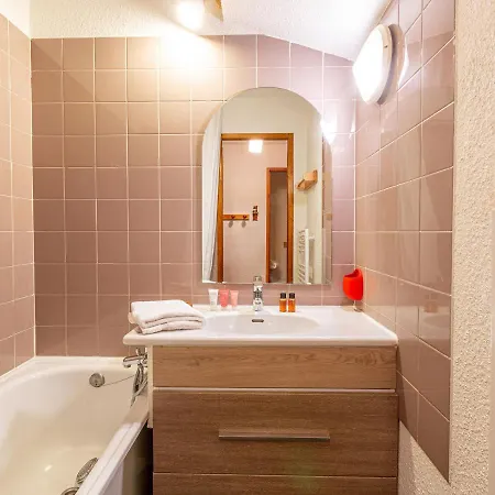 Apartment Soigne Skis Aux Pieds, Proche Village Des Enfants, 5 Pers, Balcon Sud-est - Fr-1-694-254 Val-d'Isere
